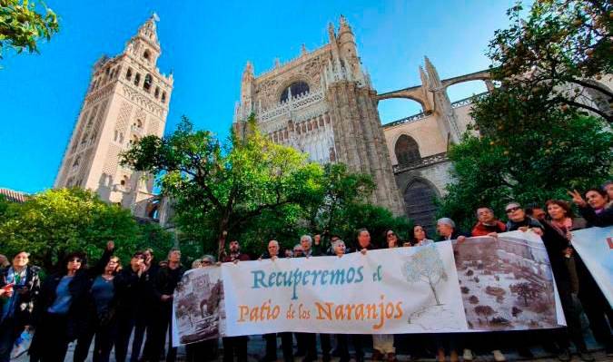 Reivindican un Patio de los Naranjos «público» y «de libre acceso» / Archivo El Correo de Andalucía