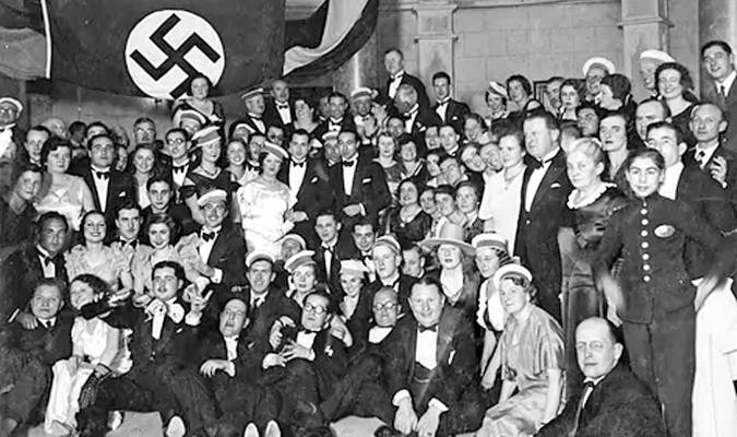 Celebración en 1933 llegada al poder de los Nazis en Sevilla.