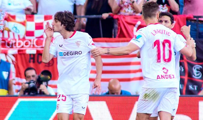 Bryan Gil celebra el primer gol del Sevilla. / Joaquin Corchero - E.P.