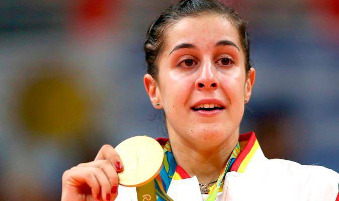 Carolina Marín recoge la medalla de oro en los JJOO de Río 2016. EFE/Marcelo Sayão