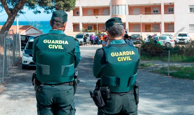 La Guardia Civil, que se ha hecho cargo de la investigación del doble crimen en Sorvilán (Granada). EFE/Alba Feixas
