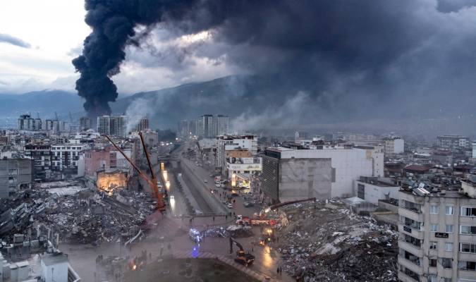 Casi 5.000 muertos en Turquía y Siria tras los devastadores terremotos