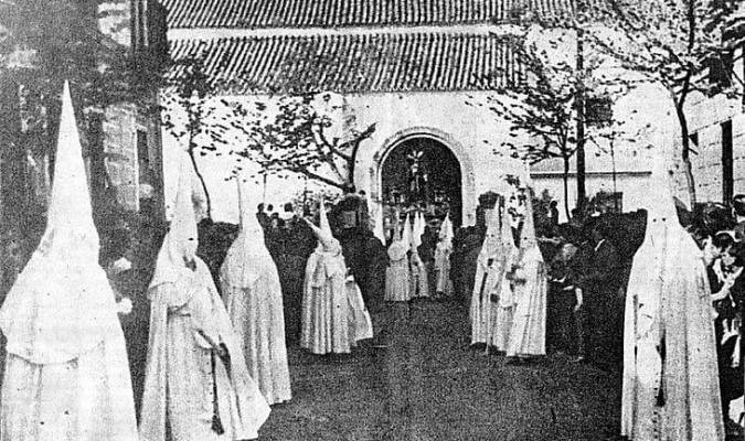 Primera salida procesional de la.hermsndad de la paz en el 1940