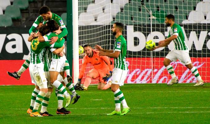 Los jugadores del Betis celebran un gol. / EFE - Raúl Caro