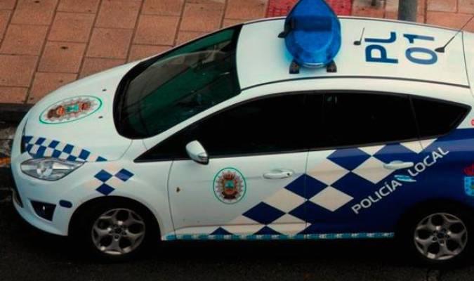 Un coche patrulla de la policía local de Lugo. / EFE
