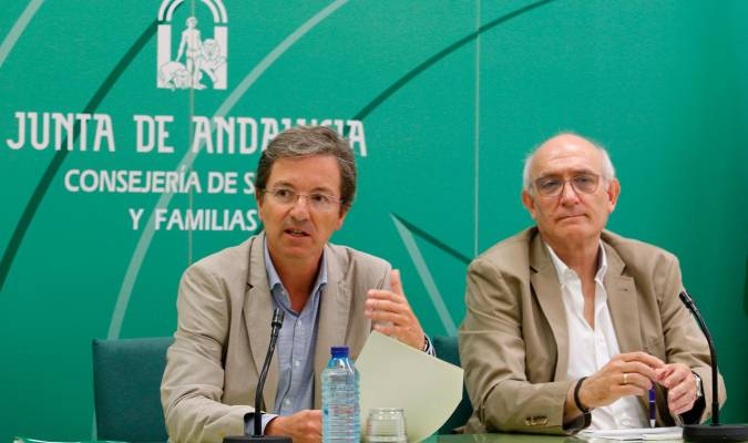 El portavoz de la Consejería de Salud por el brote de listeriosis, José Miguel Cisneros. / EP