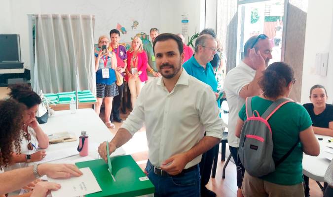 El coordinador general de Izquierda Unida y ministro de Consumo, Alberto Garzón, ha animado este domingo a la participación en las elecciones.