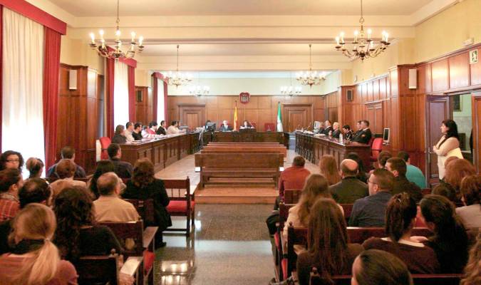 Imagen de archivo de un juicio en la Audiencia de Sevilla. / Javier Díaz