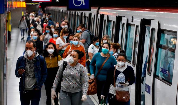 España deja de ser el único país de Europa que obliga a usar mascarillas en transportes públicos