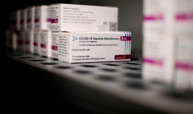Varias cajas con la vacuna contra la COVID-19 de AstraZeneca. / E.P.
