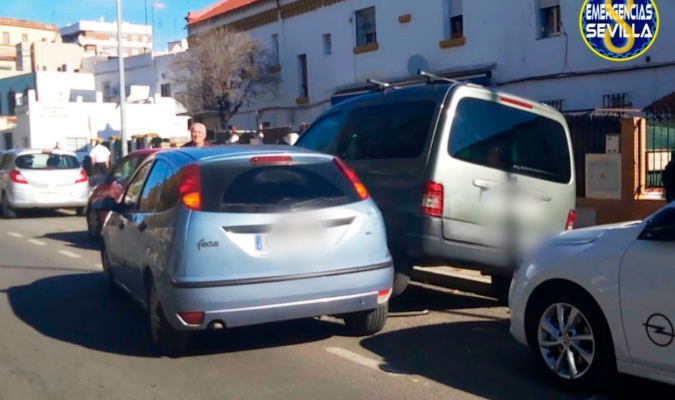 Imagen de los dos coches implicados. / Emergencias Sevilla