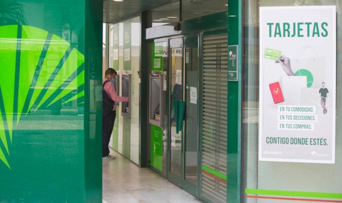 Unicaja Banco plantea un ERE y el cierre de 36 oficinas 