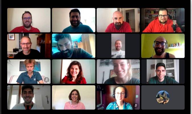 Imagen de una de las sesiones de la jornada final del Sevilla Startup Weekend 2021, en la que aparecen algunos de los organizadores, de los mentores y de los participantes.