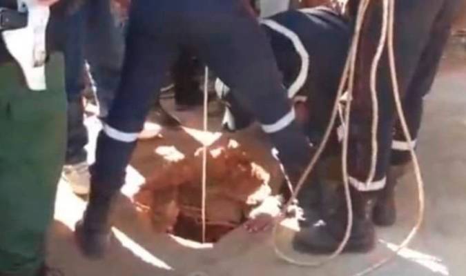 Intentan rescatar a un niño caído en un pozo en Marruecos
