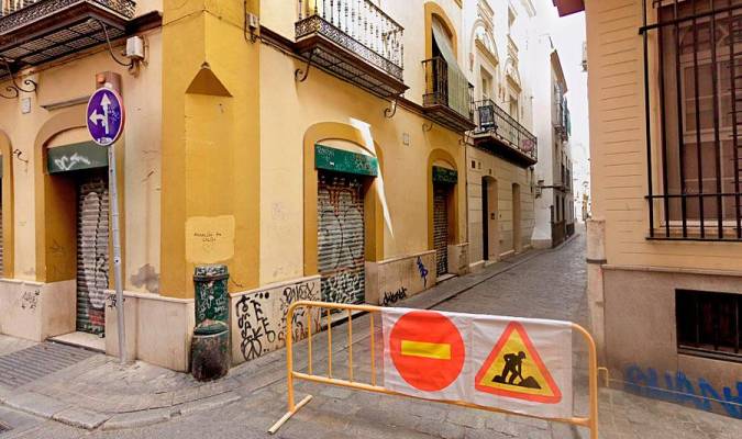 Urbanismo ordena obras urgentes en una casa de la calle Alhóndiga catalogada como antiguo corral de vecinos