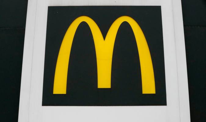 Exempleados de McDonald’s exponen en el Parlamento Europeo el acoso sexual en la empresa