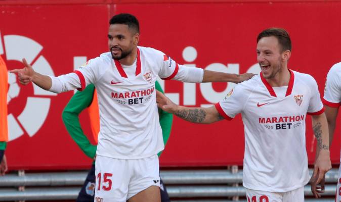 El triplete de En-Nesyri impulsa al Sevilla en su objetivo ‘Champions’