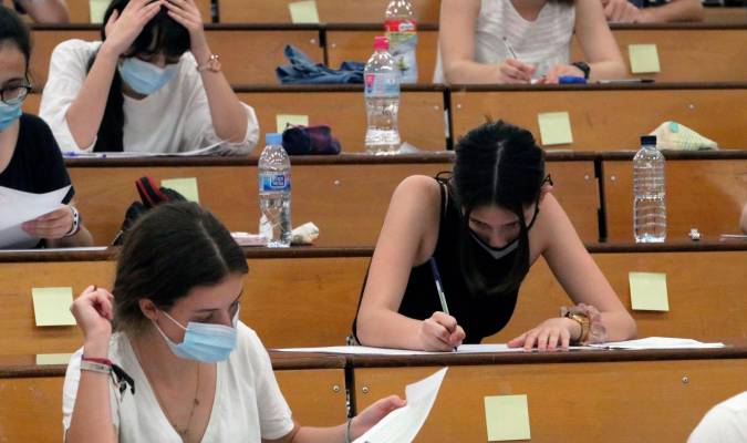 Más de 48.100 alumnos se examinan de Selectividad en Andalucía con la recomendación de usar mascarilla