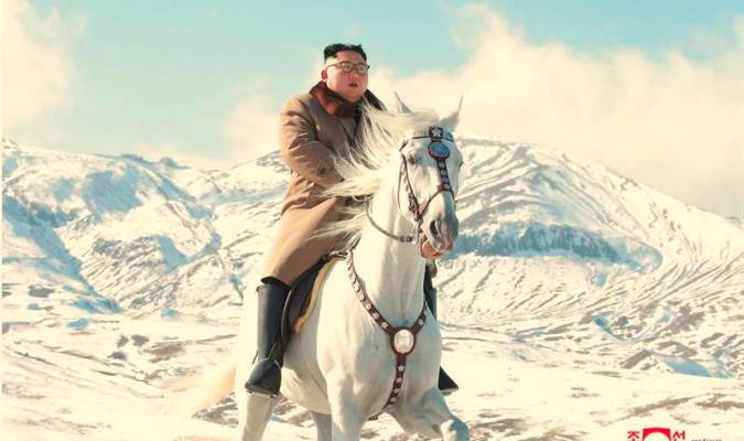 Corea del Norte ensalza la figura de su líder a lomos de un caballo blanco