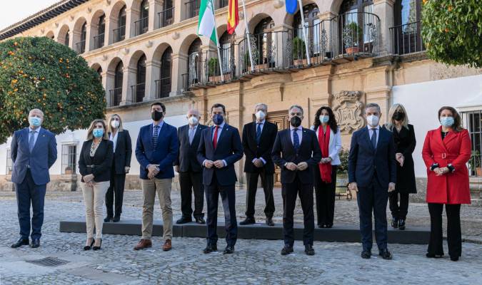La Junta distingue con las medallas de Andalucía al Parlamento, ATA, Europa Press, Los Morancos y el Granada
