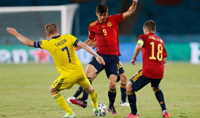 Una España sin gol y sin ideas deja múltiples dudas en Sevilla