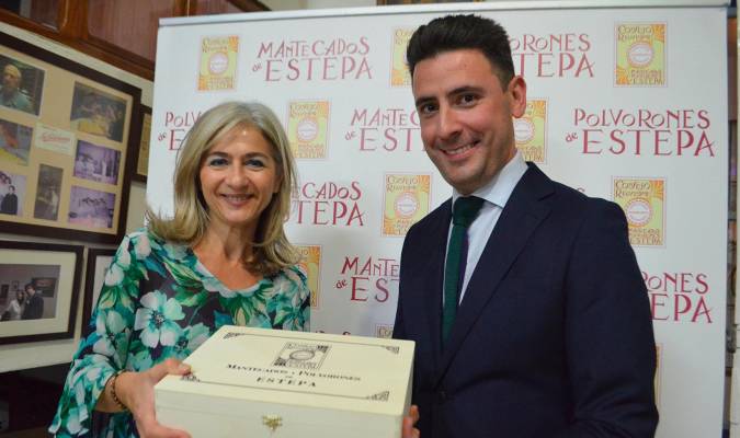 La Junta da su apoyo oficial a la producción de mantecados en Estepa
