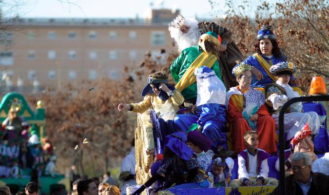 Los Reyes Magos también visitan los barrios de Sevilla