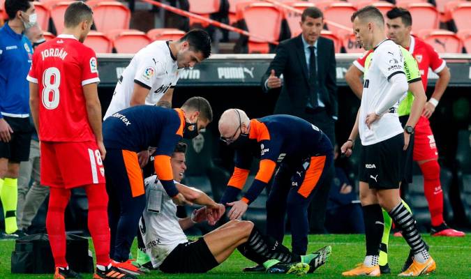 Un Sevilla dominador tumba al Valencia en Mestalla (0-1)