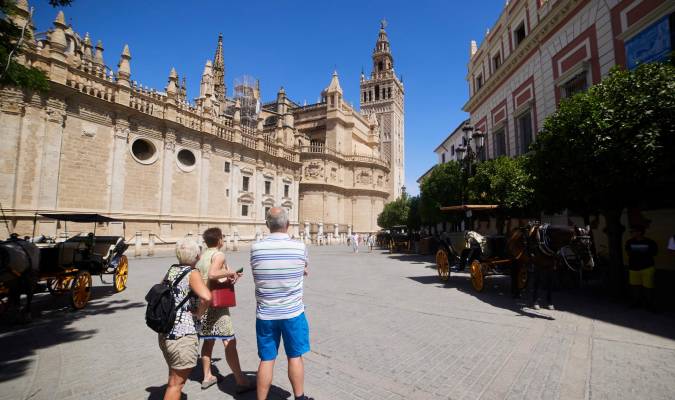 Turistas en Sevilla.