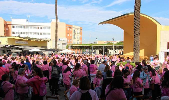 Más de 2.000 personas se sumaron a la lucha contra el cáncer de mama en Dos Hermanas.