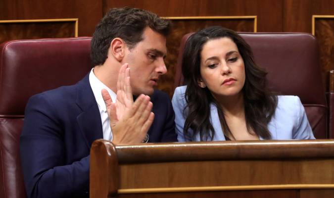 Sánchez a Casado y Rivera: «Si no quieren elecciones, se tienen que abstener»