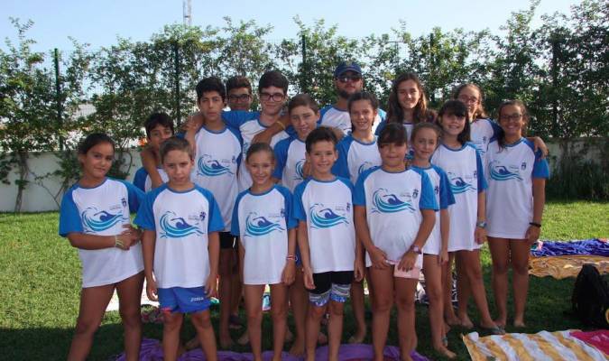 244 alumnos en el segundo mes de los cursos de natacíón en las piscinas de Guillena, Torre de la Reina y Las Pajanosas