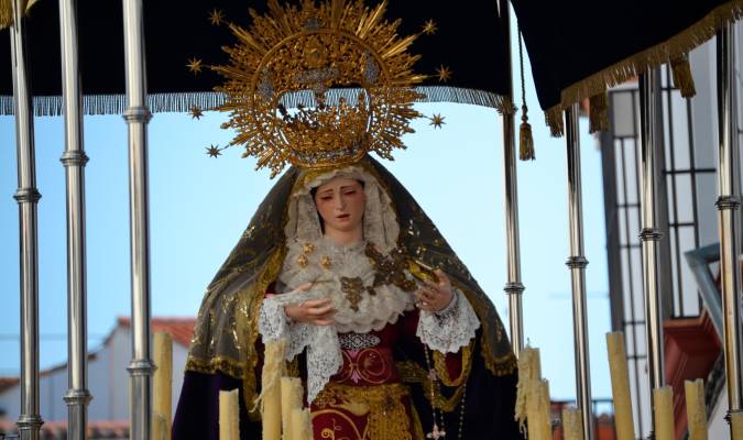 Alanís vibra otro Viernes Santo con la procesión del encuentro