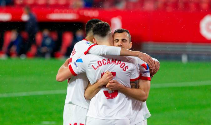 El Sevilla golea y se afianza en la zona de la Liga de Campeones