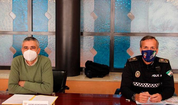 Antonio Morán, Delegado de Movilidad, y Francisco Monge, jefe de la Policía Local, presentaron el Plan de Seguridad en Navidad
