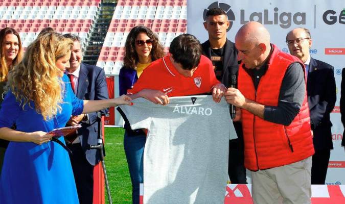 Telepizza contrata en una de sus tiendas a un jugador del Sevilla FC de la Liga Genuine