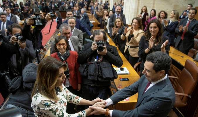 Moreno toma posesión arropado por Casado, Rajoy, Santamaría y Feijóo