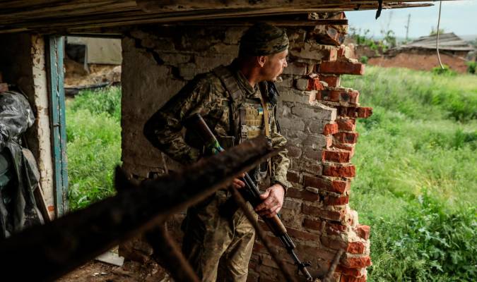 Imagen de archivo del ejército ucraniano cerca de la frontera rusa. EFE/EPA/OLEG PETRASYUK