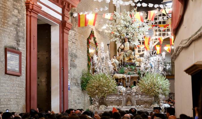 La Divina Pastora de Cantillana en su procesión del 8 de septiembre (Foto: Hermandad de la Divina Pastora – Estudio Imagen) 