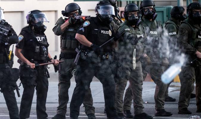 Los enfrentamientos entre la Policía y los manifestantes se extienden por todo Estados Unidos