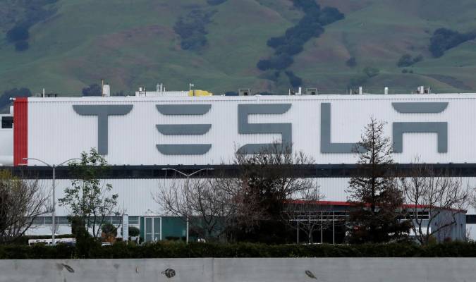 Elon Musk vende parte de Tesla