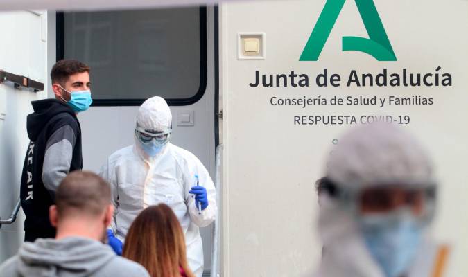 Andalucía entra en el final de la tercera ola con apenas 650 positivos