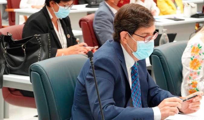 El consejero de salud de Murcia no dimite: dice que cumplió el protocolo