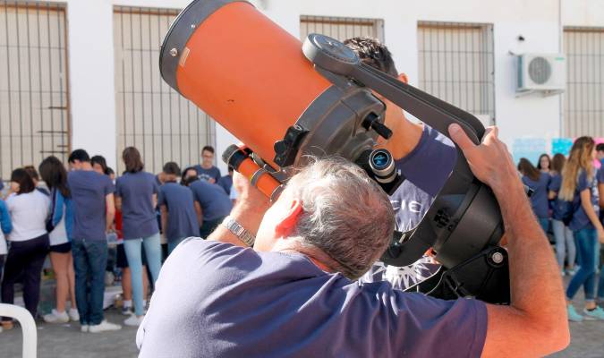 Telescopio para observar la actividad solar. / El Correo