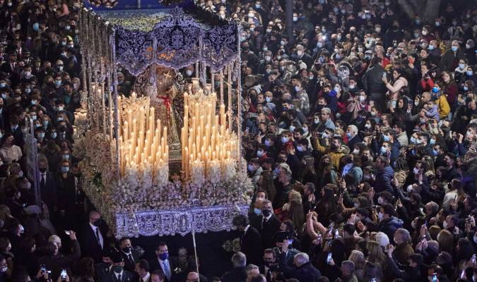La Candelaria deja retazos de Semana Santa con sabor navideño