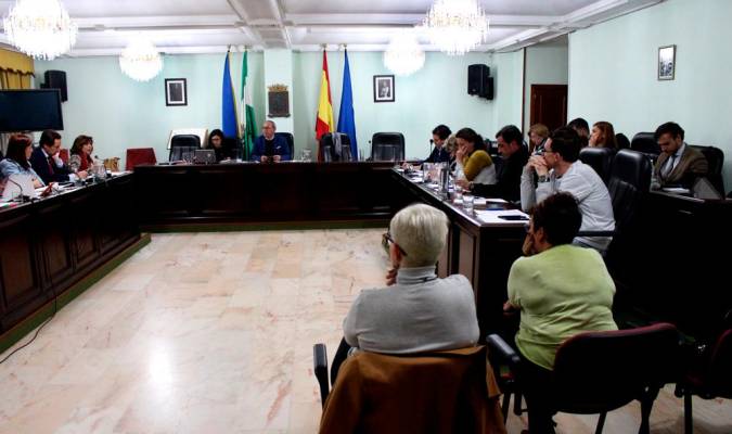 Pleno del Ayuntamiento de San Juan de Aznalfarache este jueves. / El Correo