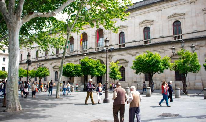 Sevilla fracciona contratos para eludir los concursos públicos, según el Tribunal de Cuentas