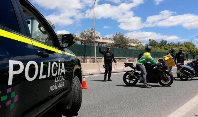 Un control de la Policía Local de Málaga. / Álex Zea - Europa Press