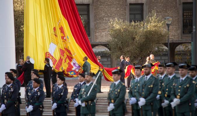 Homenaje a los que dieron su vida por España en la Plaza Nueva