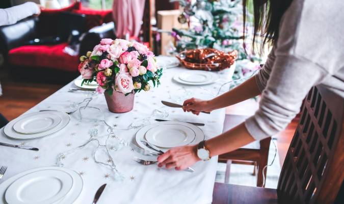 Para muchas familias, la cena de Nochebuena es una de las más especiales del año, por lo que preparan con esmero la mesa y cuidan todos los detalles.